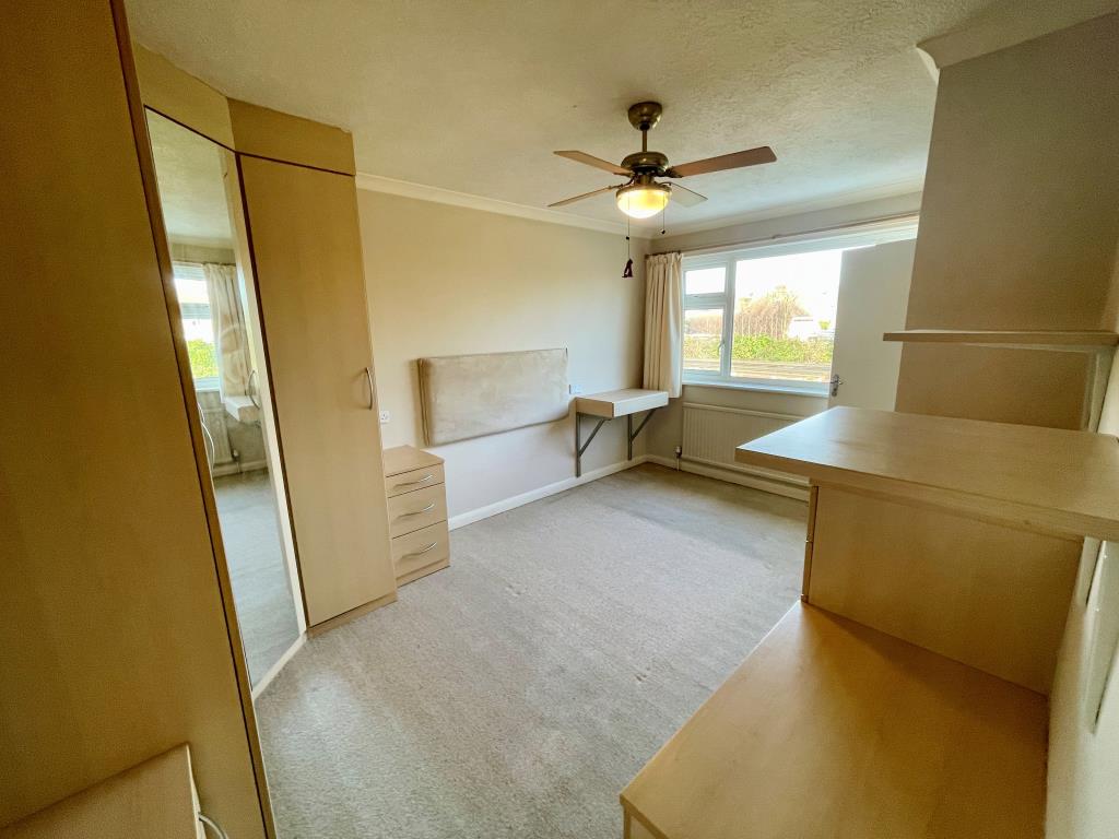 Lot: 143 - FOUR-BEDROOM SEMI-DETACHED HOUSE - Bedroom two with en-suite
